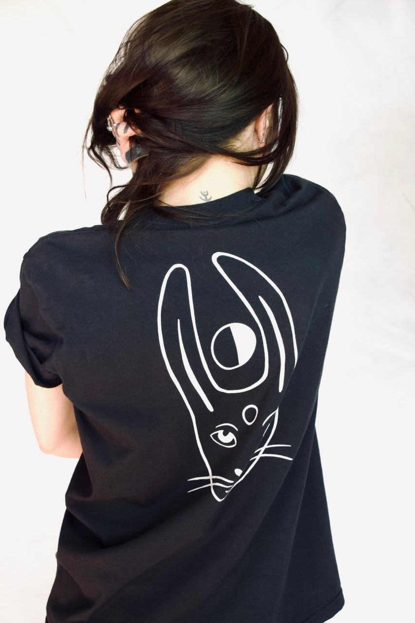 WHITE RABBIT - Hoodie mit Kunst + Stickerei